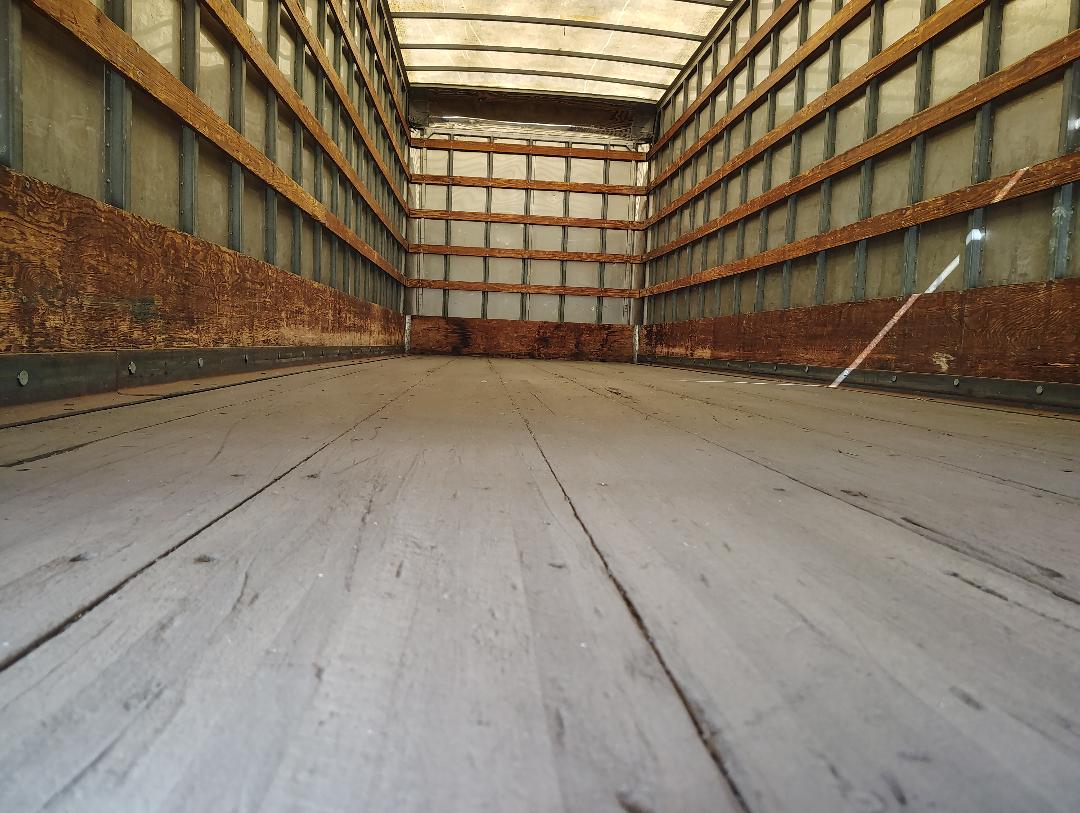 1999 INTERNATIONAL 4700 Low Profile T444E - Image 23